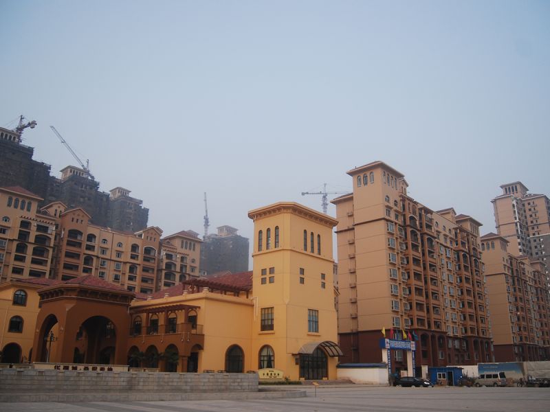 華強(qiáng)城一期二標(biāo)段工程（2010年省文明工地、省“結(jié)構(gòu)中州杯”工程）